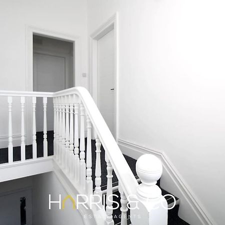 Roundtree & Berry - Fleetwood Apartment ภายนอก รูปภาพ