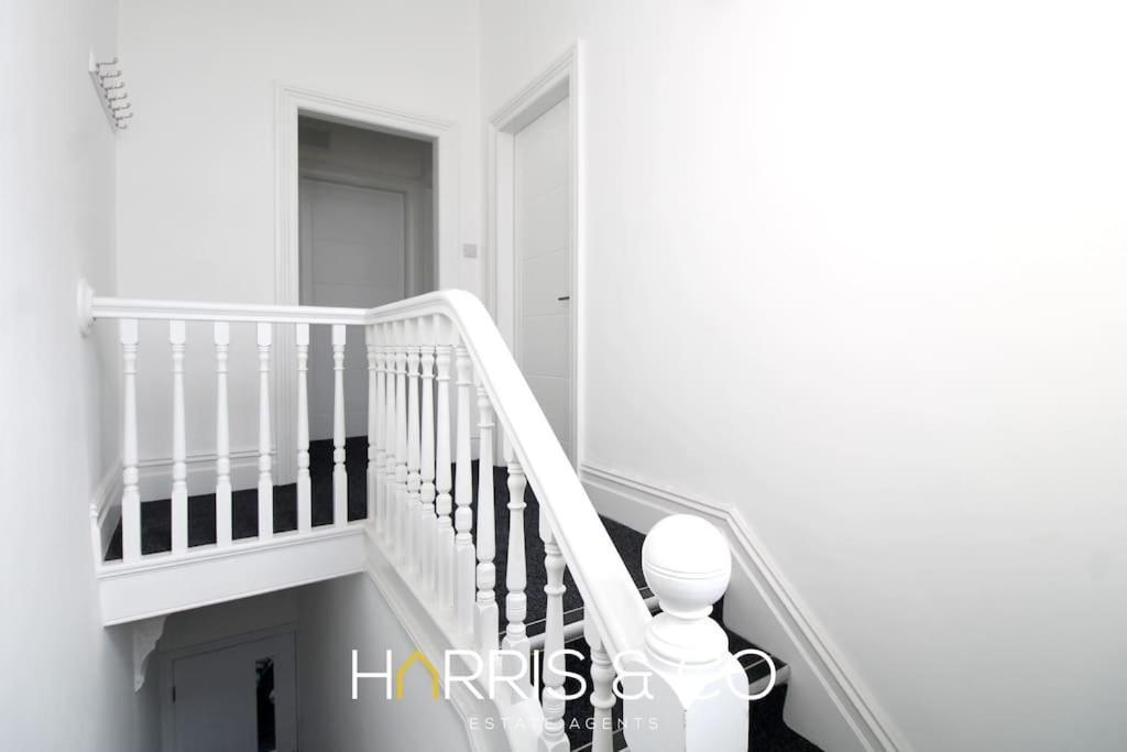 Roundtree & Berry - Fleetwood Apartment ภายนอก รูปภาพ